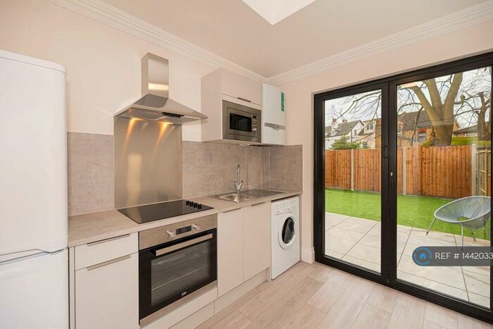 Studio To Rent In South Norwood, South Norwood, SE25