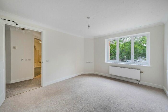 2 Bedroom Retirement Property For Sale In Melton Court, Poole, BH13