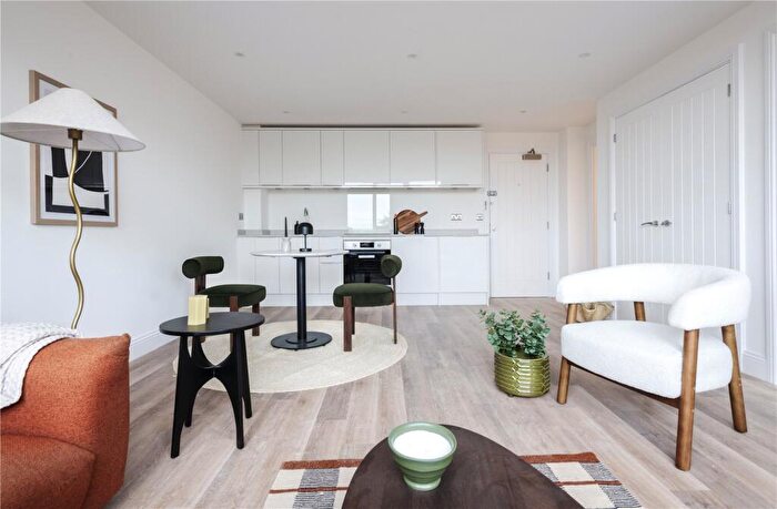 1 Bedroom Flat To Rent In New Road, Gravesend, DA11