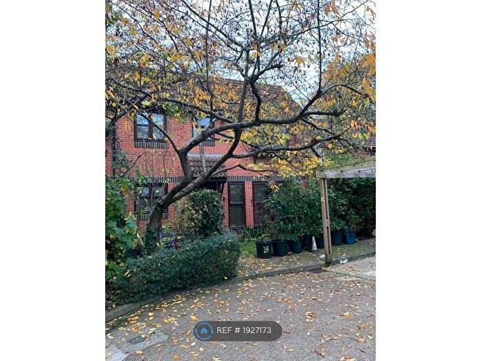 2 Bedroom Terraced House To Rent In Grovelands Close, London, SE5