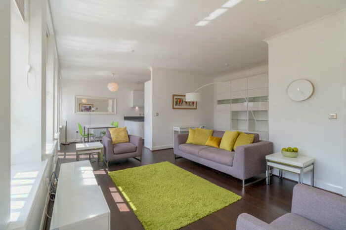 2 Bedroom Flat To Rent In The Water Gardens, HP15