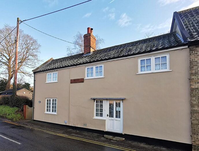 3 Bedroom End Of Terrace House For Sale In The Street, Holton, IP19