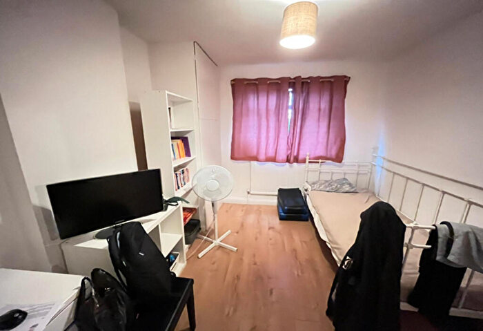7 Bedroom Semi-Detached House To Rent In Highbury Close, New Malden, London, KT3