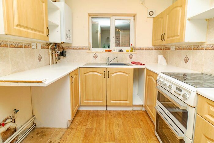 2 Bedroom Bungalow For Sale In Knowles Green, Bletchley, Milton Keynes, Buckinghamshire, MK2
