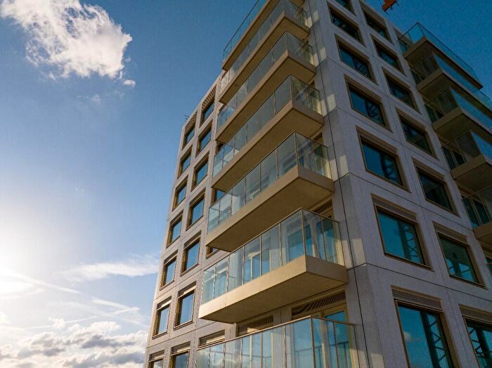 1 Bedroom Apartment For Sale In Starboard Way, London, E16