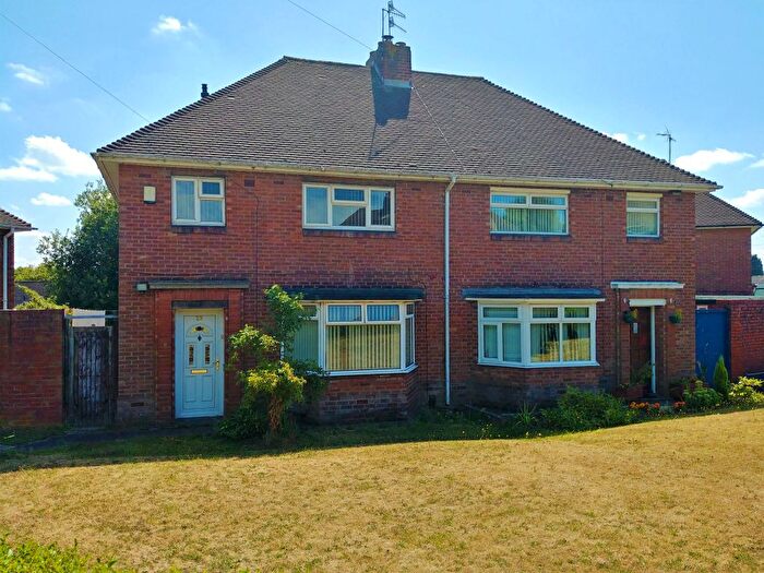 3 Bedroom Semi-Detached House To Rent In Suffolk Road, Dudley, DY2