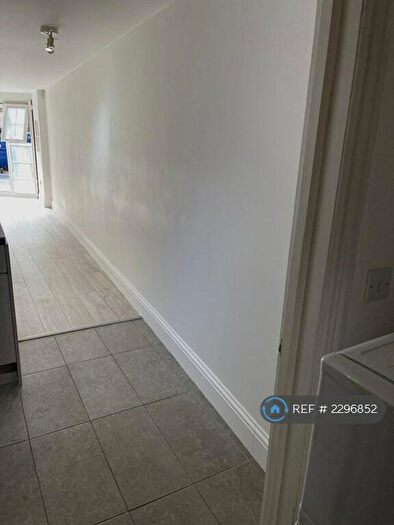 1 Bedroom Flat To Rent In Holywell House, London, E11