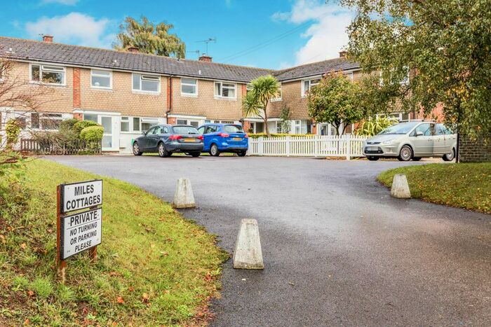 2 Bedroom Flat To Rent In Taylors Lane, Bosham, Chichester, PO18