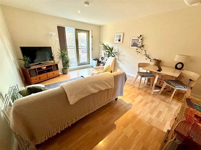 2 Bedroom Flat To Rent In Albert Road, Sheffield, S8