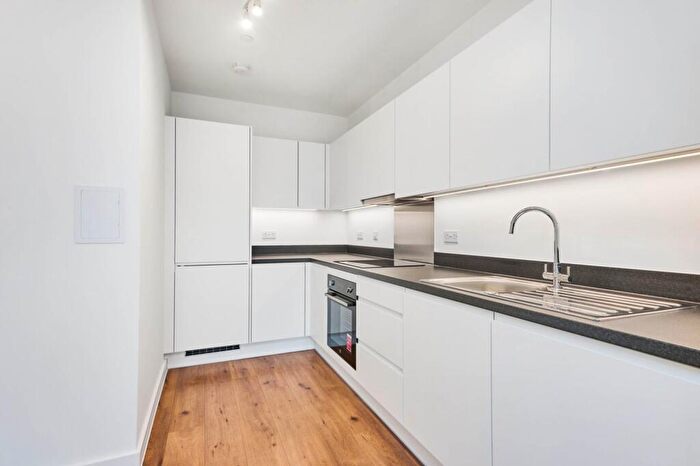 1 Bedroom Flat To Rent In New Road, Dagenham, RM9