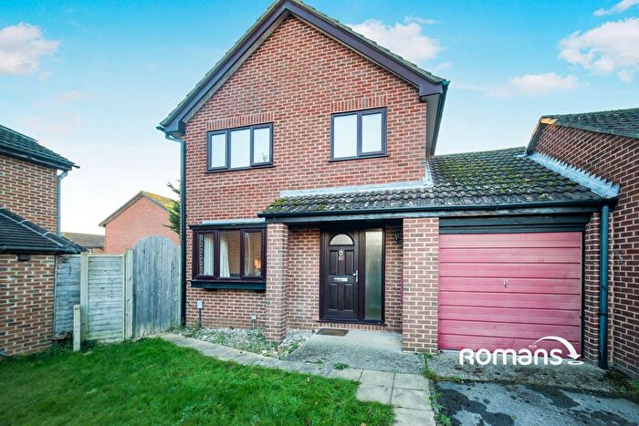 3 Bedroom Link Detached House To Rent In Agincourt Close, Wokingham, Berkshire, RG41