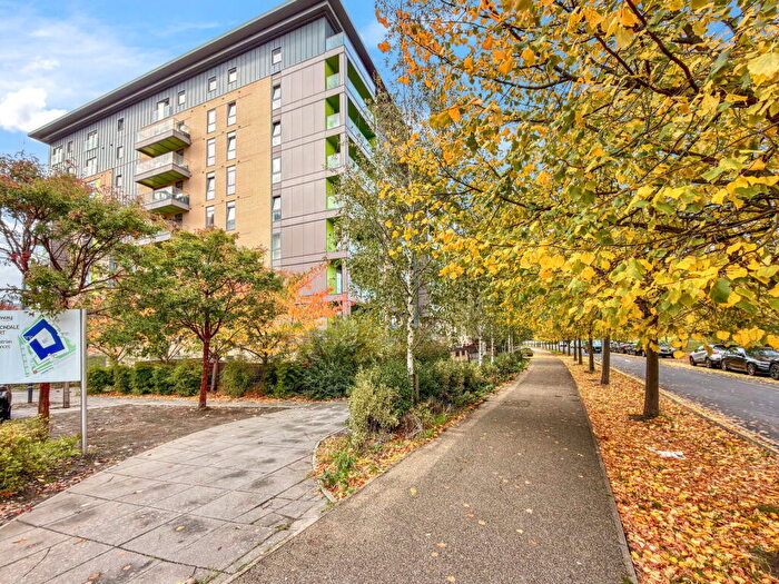 2 Bedroom Flat For Sale In Lakeside Drive, Park Royal, NW10
