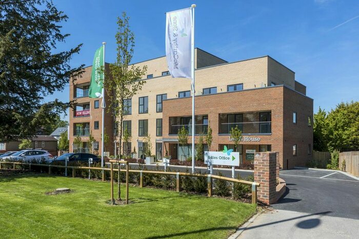 2 Bedroom Flat To Rent In Beulah Hill, London, SE19