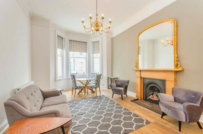 2 Bedroom Flat To Rent In Westgate Terrace, Chelsea, London, SW10