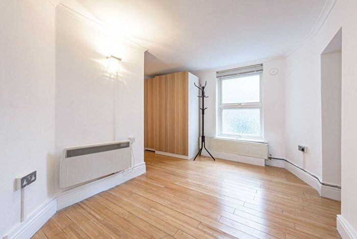 1 Bedroom Flat To Rent In College Mansions, Queen's Park, London, NW6