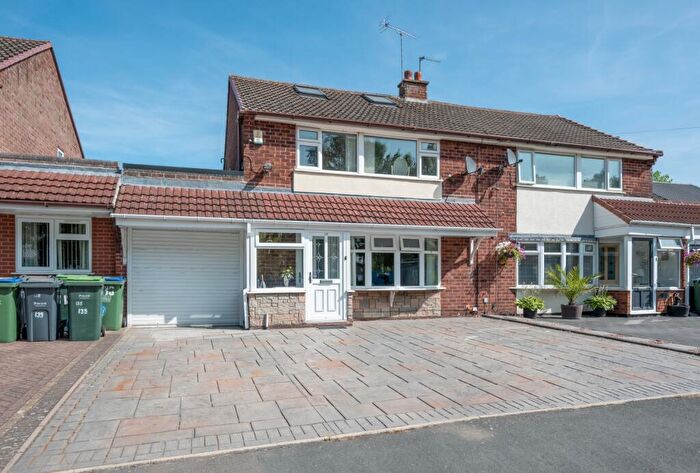 3 Bedroom Semi-Detached House For Sale In Wednesbury Oak Road, Tipton, DY4