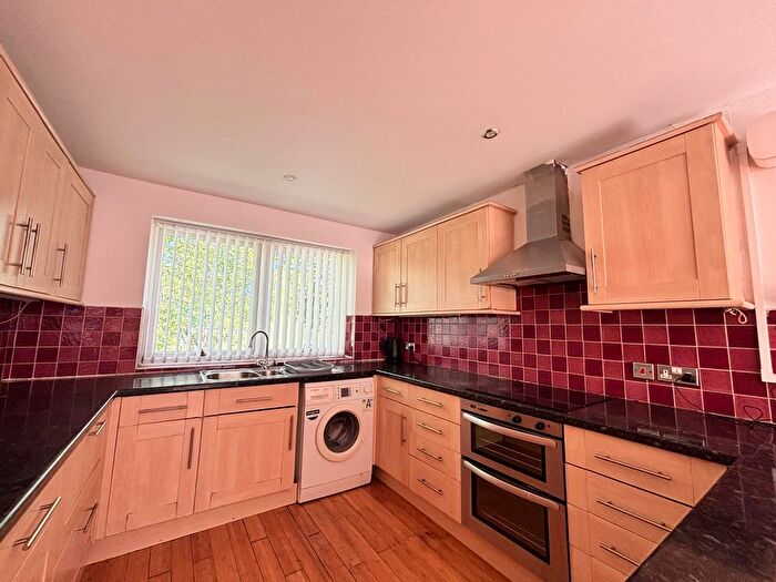 2 Bedroom Maisonette To Rent In Ladypool Close, Walsall, WS4