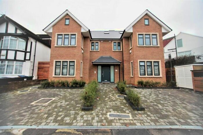 2 Bedroom Flat To Rent In Diplomat Court, Green Lane, Hendon, NW4