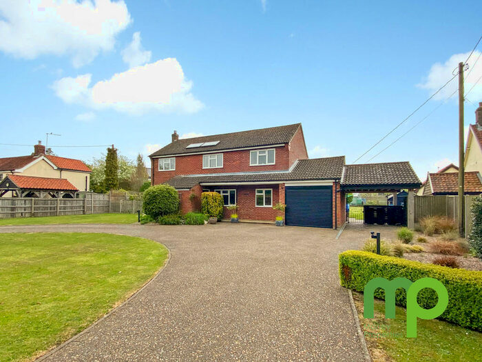 4 Bedroom Detached House For Sale In Bunwell Road, Spooner Row, NR18