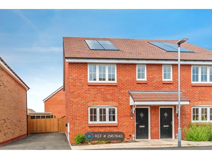 3 Bedroom Semi-Detached House To Rent In Middleham Road, Bedford, MK45