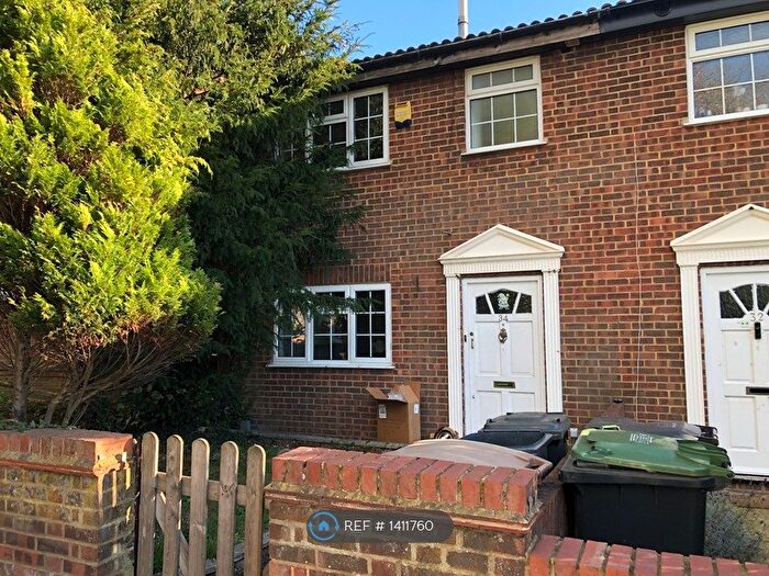 3 Bedroom Semi Detached House To Rent In Crawley Green Road, Luton, LU2