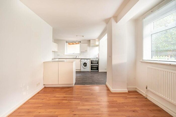 2 Bedroom Maisonette To Rent In Campbell Road, Stratford, London, E15