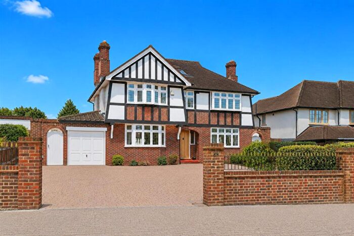 4 Bedroom Detached House For Sale In Lordsbury Field, South Wallington, SM6