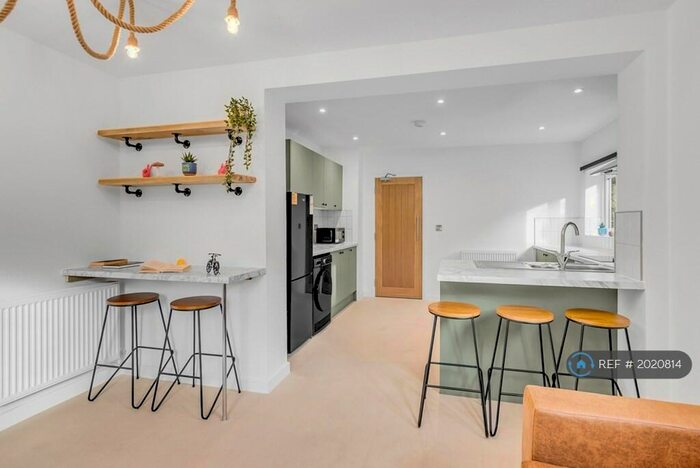 5 Bedroom Semi-Detached House To Rent In Brereton Close, Norwich, NR5