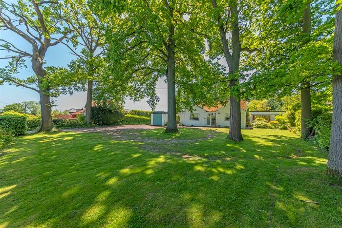 3 Bedroom Detached Bungalow For Sale In Ashes Lane, Hadlow, Tonbridge, TN11