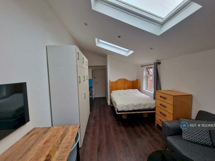 1 Bedroom Flat To Rent In Frobisher Road, London, N8