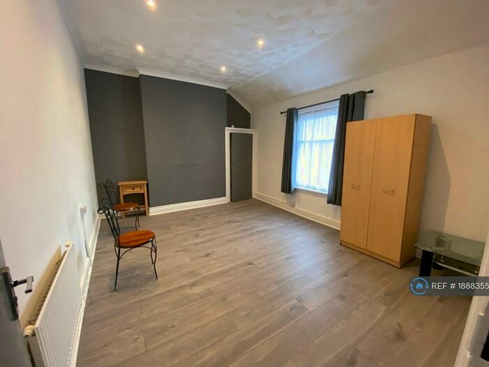 2 Bedroom Flat To Rent In Bevois Mansions, Southampton, SO14