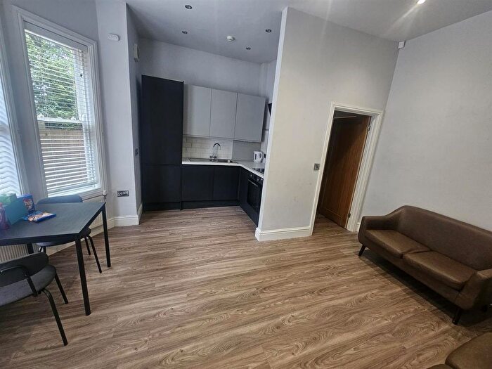 1 Bedroom Flat To Rent In Southey Street, Nottingham, NG7