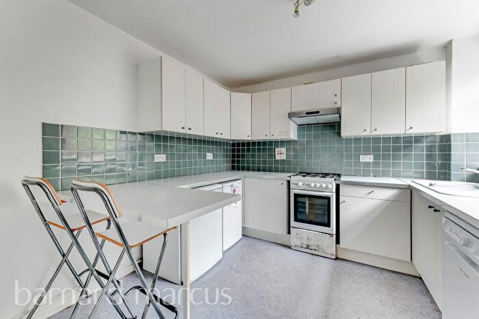 3 Bedroom Flat For Sale In Bramlands Close, London, SW11