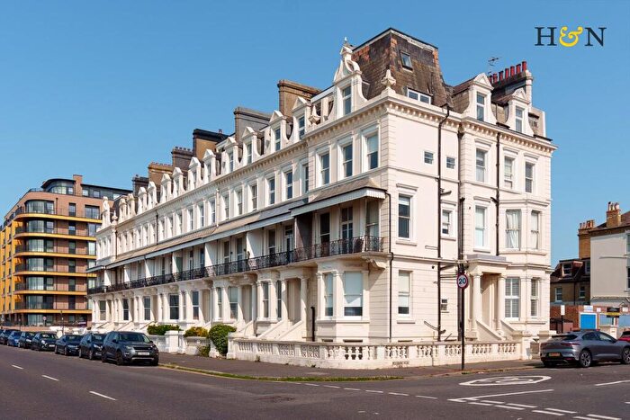 Studio For Sale In South Facing Apartment - Kingsway, Hove, BN3