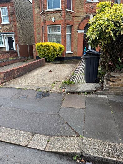 2 Bedroom Flat To Rent In Broomhill Road, Ilford, IG3