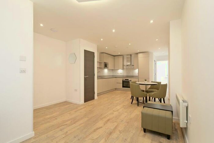 1 Bedroom Apartment To Rent In Hexagon Court, Balham, SW12