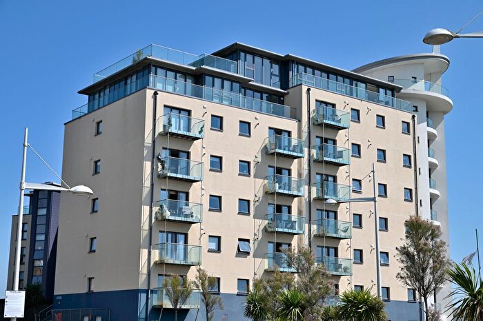 3 Bedroom Flat For Sale In West Quay, Newhaven, BN9
