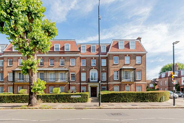 3 Bedroom Flat To Rent In Fortis Green, London, N10
