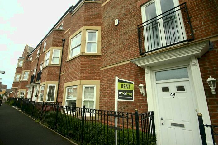 4 Bedroom Town House To Rent In Featherstone Grove, Newcastle Upon Tyne, NE3