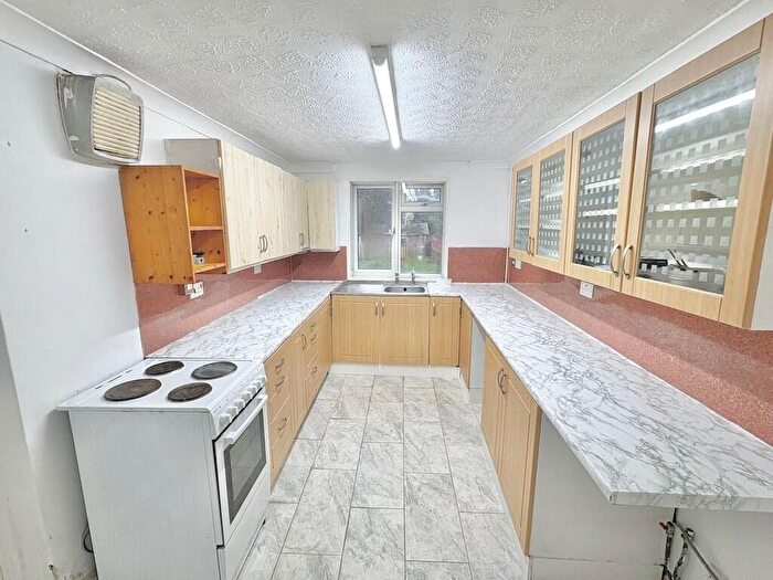 3 Bedroom Semi Detached House To Rent In Portswood Road, Southampton, SO17