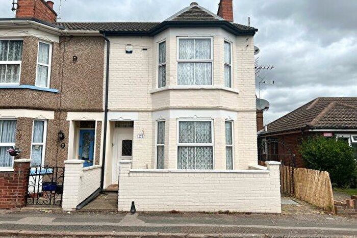 3 Bedroom End Of Terrace House To Rent In St. Martins Street, Milton Keynes, MK2