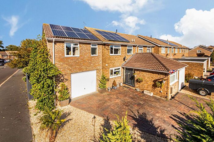 4 Bedroom Semi-detached House For Sale In Ely Close, Abingdon, OX14