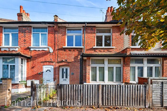 3 Bedroom Flat For Sale In Westcote Road, London, SW16