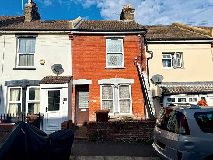 3 Bedroom Terraced House For Sale In Edinburgh Road, Chatham, Kent, ME4