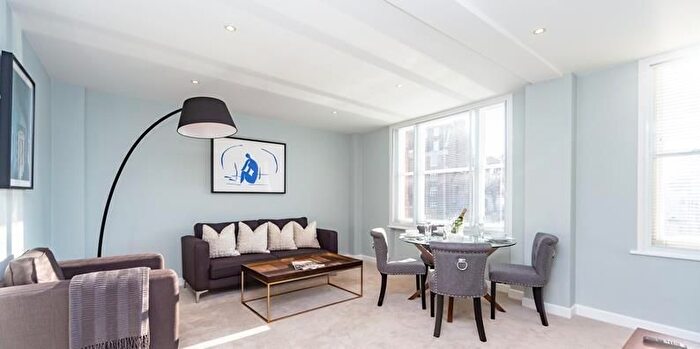 3 Bedroom Flat To Rent In Hill Street, Mayfair, London, W1J