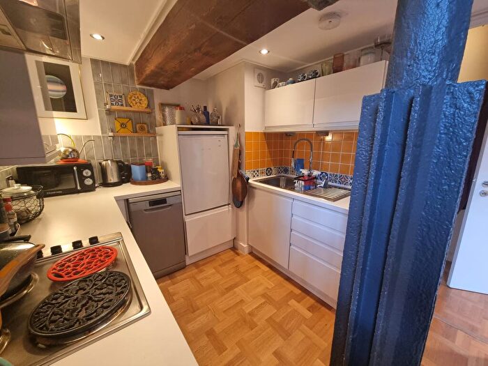 2 Bedroom Apartment To Rent In Jackson's Warehouse, Tariff Street, M1