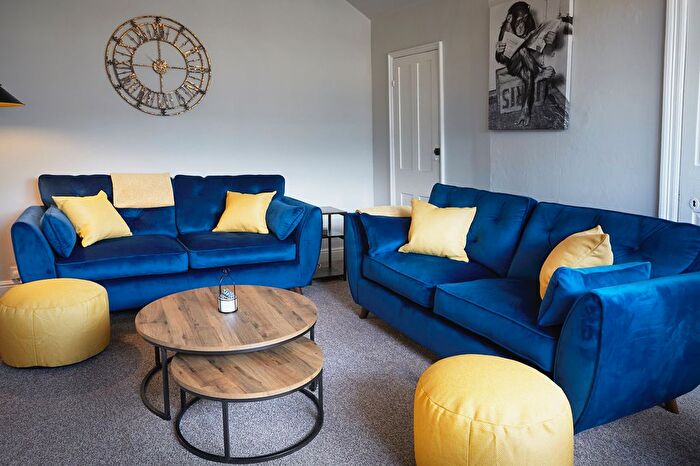 3 Bedroom Flat To Rent In Scarborough District, YO11
