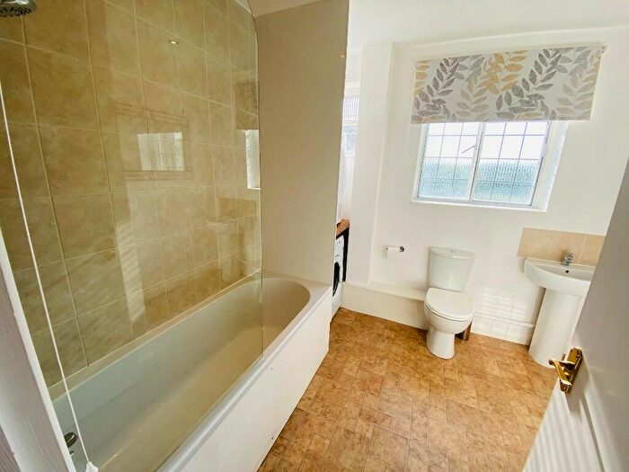 2 Bedroom Apartment To Rent In Croughton Road, OX17