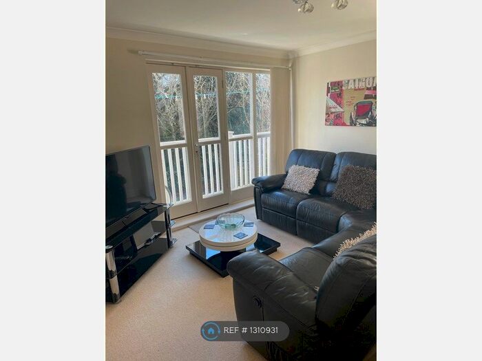 2 Bedroom Flat To Rent In West Brook House, Solihull, B92