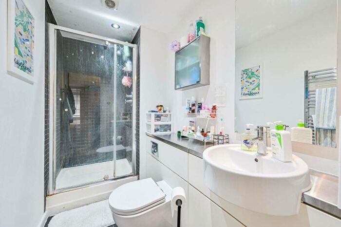 2 Bedroom Flat To Rent In Bacon Street, Shoreditch, London, E2